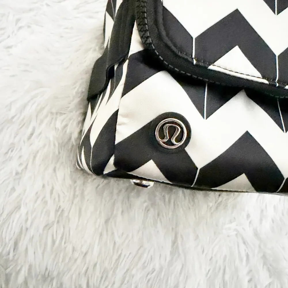 LULULEMON | Sink Shower Travel Kit | Arrow Chevron Cream Black Modular Organizer